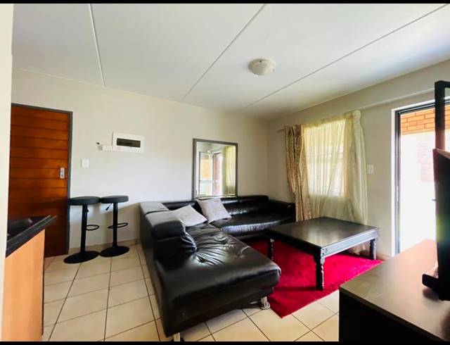 2 BEDROOM APARTMENT FOR SALE IN OLIFANTSVLEI